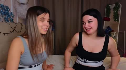 Snapshot of phyllisheart chatting on December 27, 2024, 2:43 pm Lora black and Lili blonde welcome you here online show from December 27, 2024, 2:43 pm