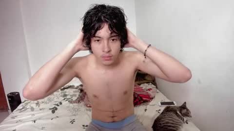 picaszomilos350 online show from November 3, 2025, 7:26 pm