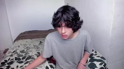 picaszomilos350 online show from November 20, 2025, 1:33 pm