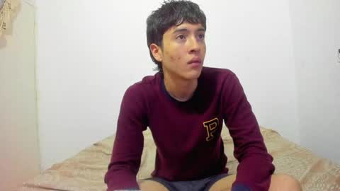 picaszomilos350 online show from April 15, 2026, 11:28 am