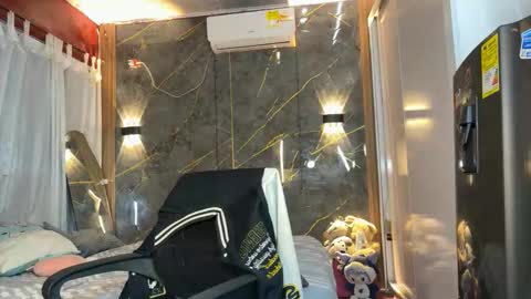 Snapshot of pichon_baby chatting on December 18, 2025, 9:26 am pichon_baby online show from December 18, 2025, 9:26 am