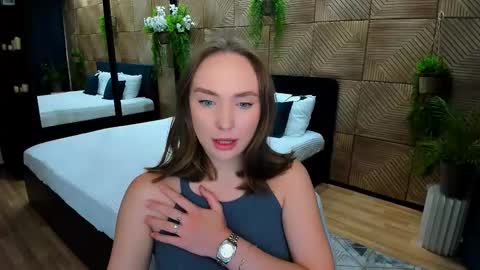 Snapshot of pieceofinspiration chatting on September 15, 2025, 6:19 pm Emelie online show from September 15, 2025, 6:19 pm