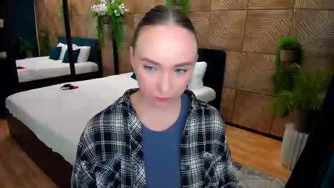 Snapshot of pieceofinspiration chatting on October 3, 2025, 10:12 am Emelie online show from October 3, 2025, 10:12 am