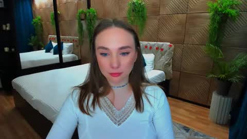 Emelie online show from March 19, 2026, 4:33 pm