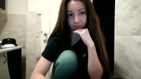 Snapshot of pieceofmoon chatting on January 18, 2026, 8:56 pm Moonie online show from January 18, 2026, 8:56 pm