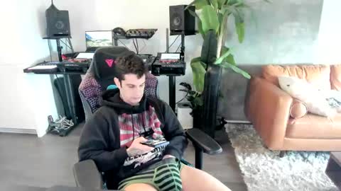 Snapshot of pierrefitch chatting on March 11, 2025, 8:20 pm Pierre Fitch online show from March 11, 2025, 8:20 pm