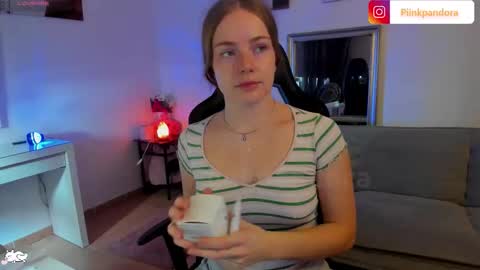 Snapshot of piinkpandora chatting on November 16, 2025, 3:17 pm PiinkPandora online show from November 16, 2025, 3:17 pm