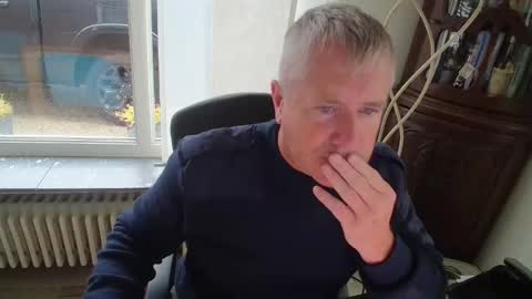 Snapshot of piloonklim chatting on October 25, 2025, 10:23 am piloonklim online show from October 25, 2025, 10:23 am