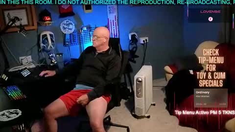 Snapshot of pilot_dave_69 chatting on November 25, 2025, 5:29 am Dave online show from November 25, 2025, 5:29 am