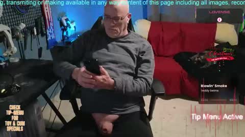 Snapshot of pilot_dave_69 chatting on December 23, 2025, 4:21 am Dave online show from December 23, 2025, 4:21 am