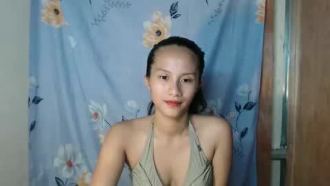 Snapshot of pinay_maex chatting on December 17, 2025, 7:58 am mae online show from December 17, 2025, 7:58 am