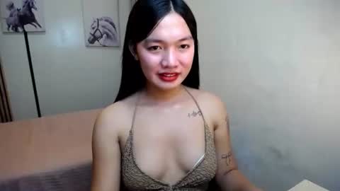 Shenna online show from November 23, 2025, 3:23 pm