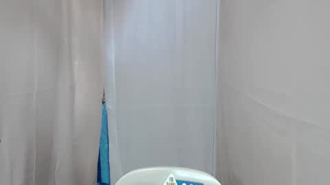 Snapshot of pinaysweatwetlover69 chatting on December 23, 2025, 3:15 am celistina Crwford online show from December 23, 2025, 3:15 am