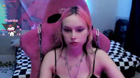 Snapshot of pineapple_dope chatting on September 10, 2025, 7:47 pm Nancy online show from September 10, 2025, 7:47 pm