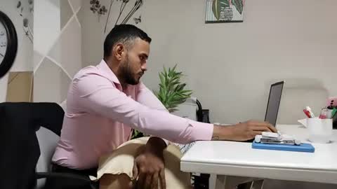 pineappleflipped online show from June 25, 2026, 5:12 am