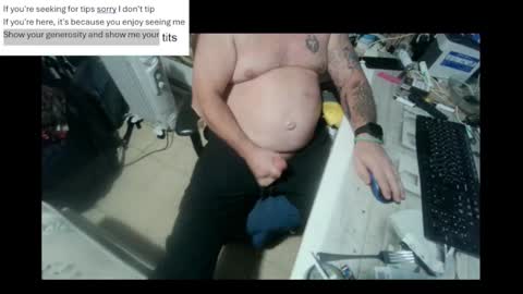 Snapshot of pini_z chatting on January 6, 2025, 8:50 pm pini_z online show from January 6, 2025, 8:50 pm