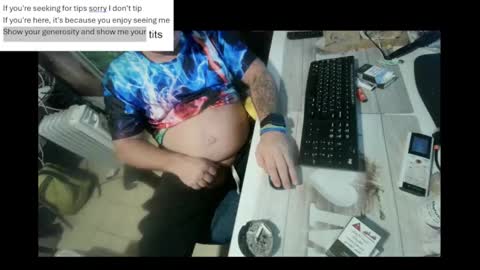 Snapshot of pini_z chatting on January 18, 2025, 3:16 pm pini_z online show from January 18, 2025, 3:16 pm