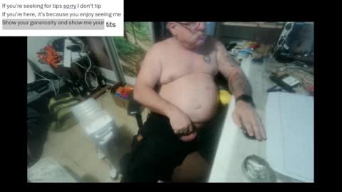 Snapshot of pini_z chatting on February 2, 2025, 4:11 pm pini_z online show from February 2, 2025, 4:11 pm