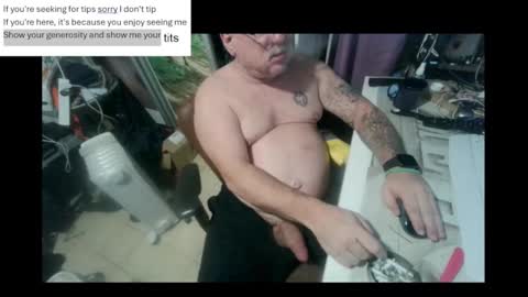 Snapshot of pini_z chatting on February 23, 2025, 8:55 pm pini_z online show from February 23, 2025, 8:55 pm