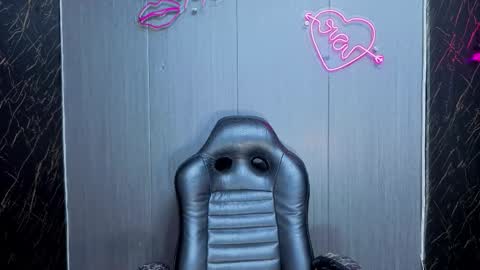 pink_alexa online show from January 18, 2026, 7:39 pm