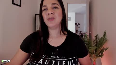 Snapshot of pink_kitten_ chatting on April 5, 2026, 2:14 pm Eli online show from April 5, 2026, 2:14 pm
