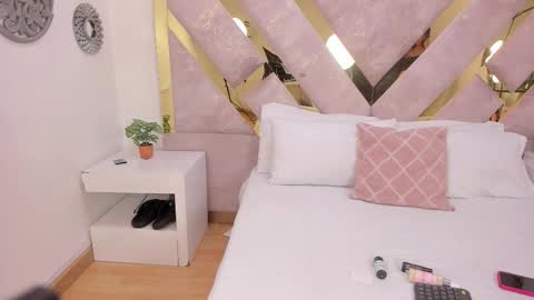 Snapshot of pink_soul chatting on November 17, 2025, 9:42 pm Pink Soul online show from November 17, 2025, 9:42 pm