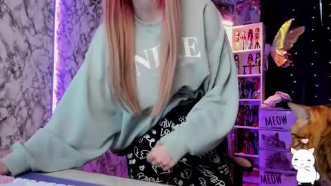 Snapshot of pink_ss chatting on February 19, 2026, 10:44 am Saly online show from February 19, 2026, 10:44 am