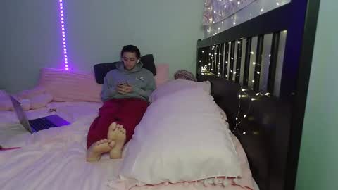 Snapshot of pink_tv chatting on November 2, 2025, 12:35 am pink_tv online show from November 2, 2025, 12:35 am