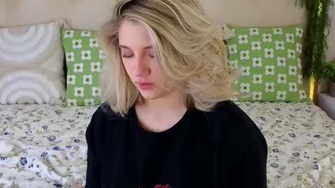 Snapshot of pinkadele chatting on November 18, 2025, 9:47 am Adele online show from November 18, 2025, 9:47 am