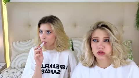 Snapshot of pinkadele chatting on November 20, 2025, 8:36 am Adele online show from November 20, 2025, 8:36 am