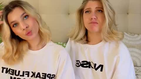 Snapshot of pinkadele chatting on December 4, 2025, 10:51 pm Adele online show from December 4, 2025, 10:51 pm