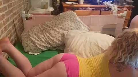 pinkandjuicey online show from April 23, 2026, 6:58 am