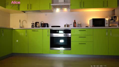 Alice   online show from November 30, 2025, 3:27 pm