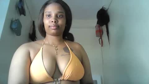 Snapshot of pinkie_bear chatting on November 21, 2025, 9:57 pm Pinkie online show from November 21, 2025, 9:57 pm