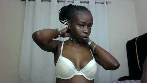 Snapshot of pinkie_ponny chatting on February 27, 2025, 4:52 am Pinkie online show from February 27, 2025, 4:52 am