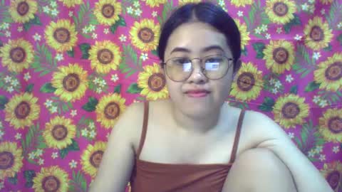 Snapshot of pinkish_shine chatting on February 4, 2025, 8:56 am Hi its me shine online show from February 4, 2025, 8:56 am
