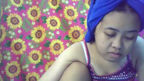 Snapshot of pinkish_shine chatting on February 8, 2025, 5:40 am Hi its me shine online show from February 8, 2025, 5:40 am