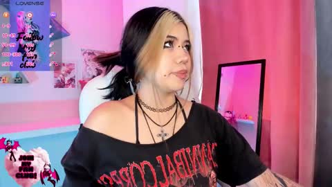 Snapshot of pinkk_demon chatting on November 8, 2025, 1:22 pm PINKK online show from November 8, 2025, 1:22 pm