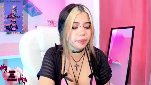 Snapshot of pinkk_demon chatting on November 10, 2025, 2:16 pm PINKK online show from November 10, 2025, 2:16 pm