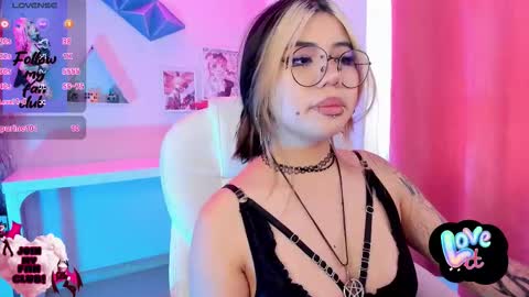 Snapshot of pinkk_demon chatting on November 26, 2025, 2:07 pm PINKK online show from November 26, 2025, 2:07 pm