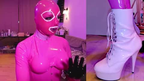 pinklatexgurl online show from December 21, 2025, 1:35 am