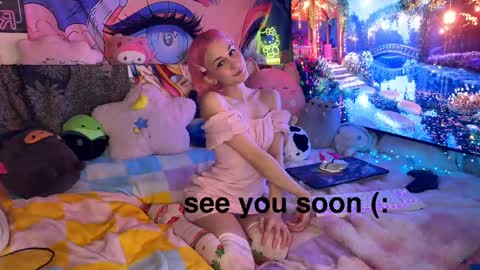 Gwenie online show from March 9, 2025, 6:39 am