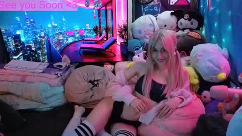 Gwenie online show from October 26, 2025, 7:42 pm