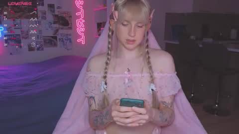 Snapshot of pinkvenom_ chatting on November 12, 2025, 2:39 pm pinkvenom_ online show from November 12, 2025, 2:39 pm