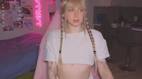 Snapshot of pinkvenom_ chatting on December 1, 2025, 10:42 am pinkvenom_ online show from December 1, 2025, 10:42 am