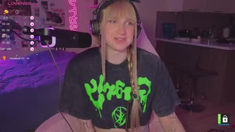 Snapshot of pinkvenom_ chatting on March 5, 2026, 4:36 pm pinkvenom_ online show from March 5, 2026, 4:36 pm