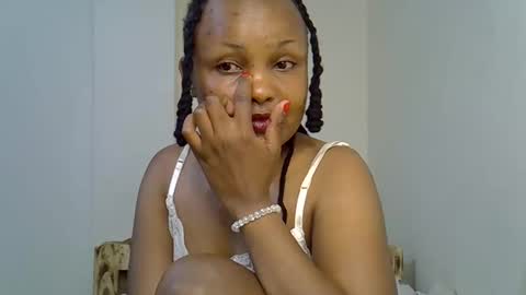 Snapshot of pinky_jules chatting on February 11, 2026, 9:53 pm Browny online show from February 11, 2026, 9:53 pm