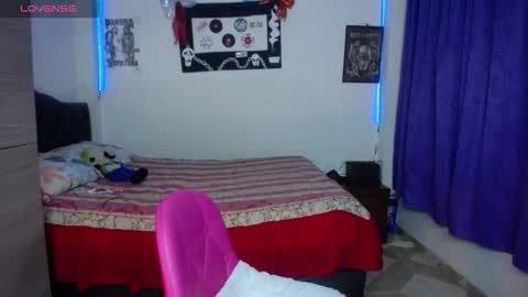 Snapshot of pinky_pinky_ chatting on January 5, 2026, 11:08 pm VIOLETA LOPEZ online show from January 5, 2026, 11:08 pm