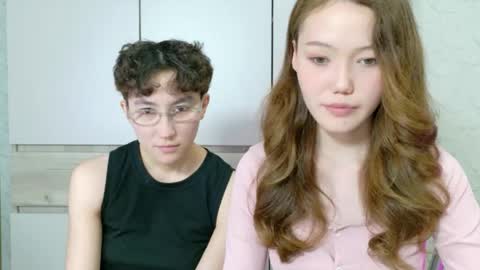 Snapshot of pinkylovers chatting on May 23, 2026, 2:43 pm Li long hair and Ru short hair online show from May 23, 2026, 2:43 pm