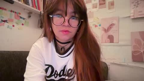 Snapshot of pinkyrosexx chatting on February 1, 2026, 4:33 am Rose online show from February 1, 2026, 4:33 am